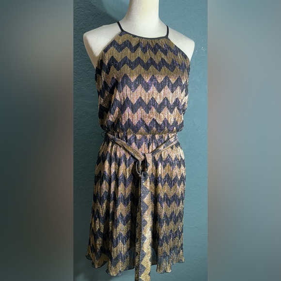 GUESS Metallic Dress Size O Belted Chevron Black & Gold Halter - Picture 7 of 7